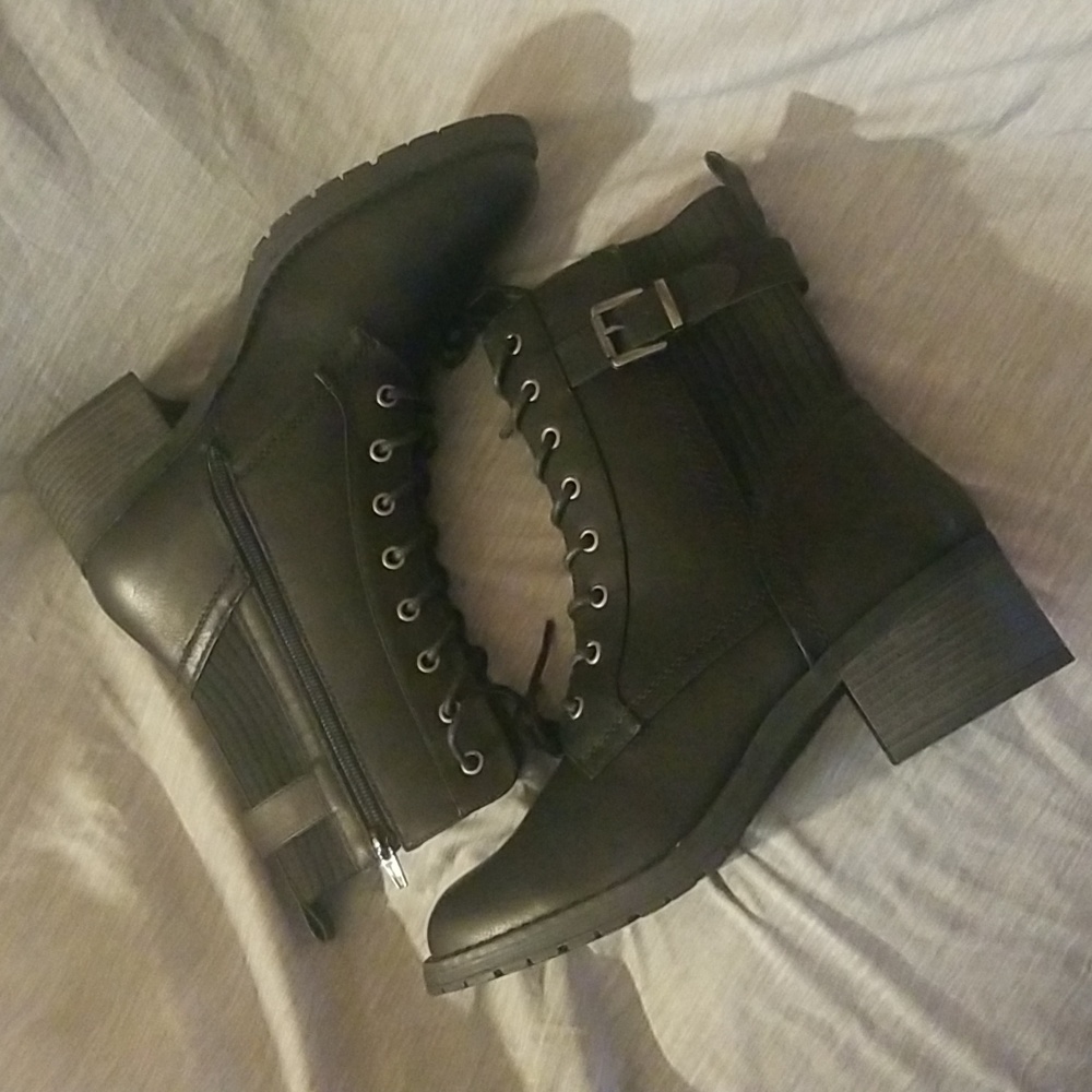 NWOT ID Required boots
